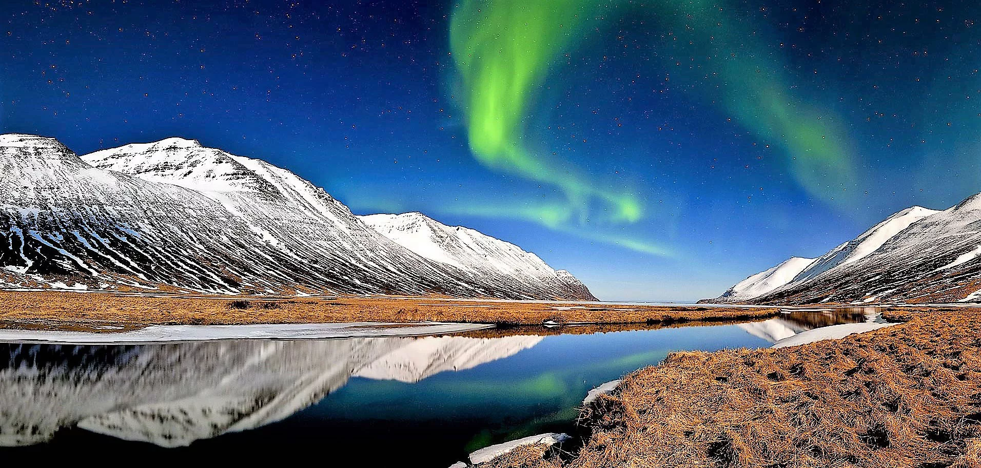 hedinsfjordur-auroraborealis-iceland Small
